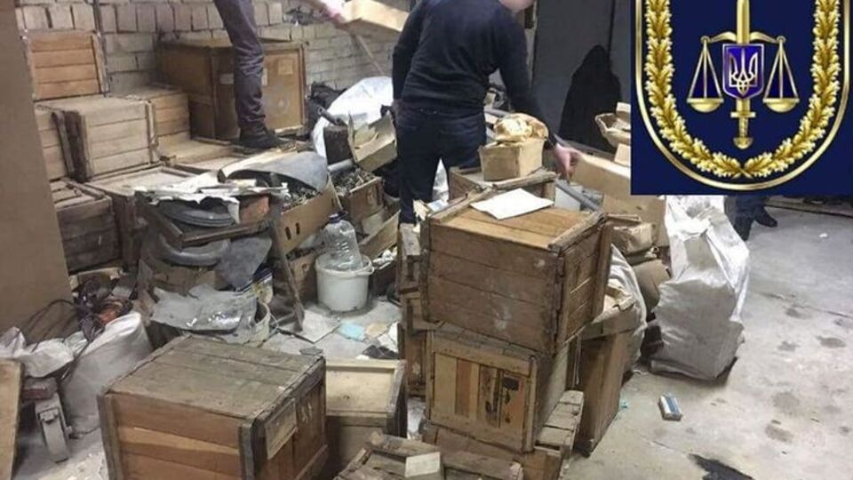 Під час обшуку в підозрюваних виявили запчастини до ракетних систем