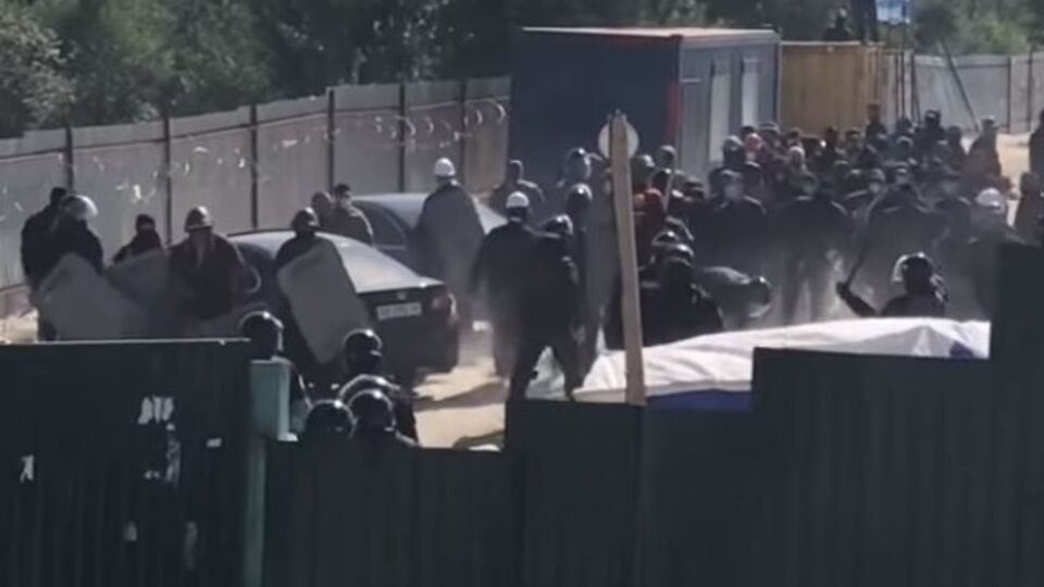 Поліція затримала й активістів, й охоронців будівництва