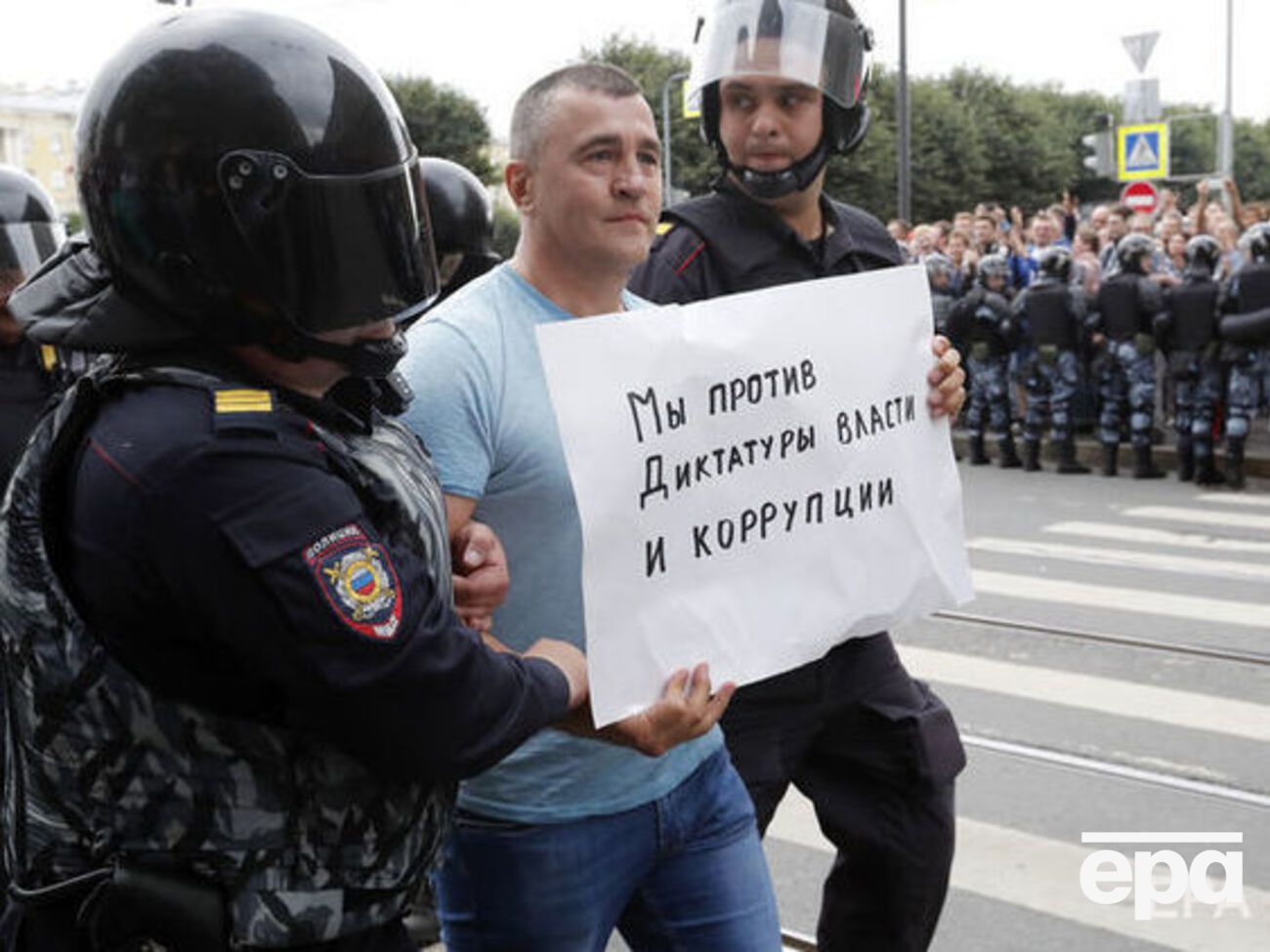 Участников акции доставили в отдел полиции