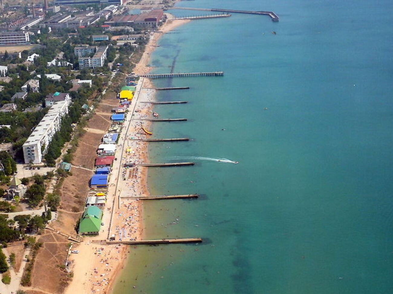 В окупованому Криму заявили, що супроводжують українські кораблі на безпечній відстані
