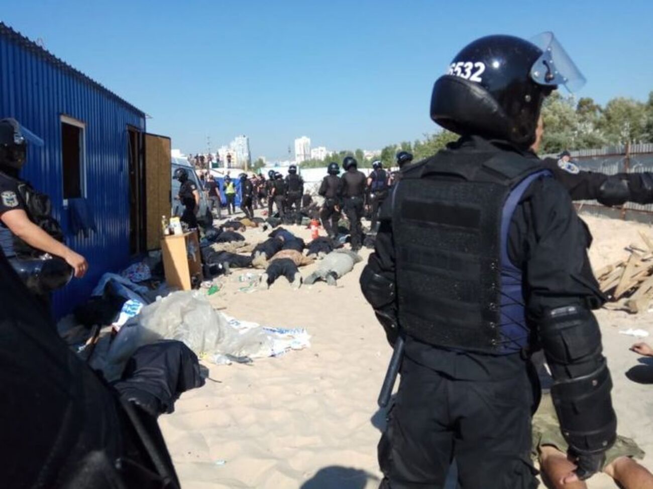 Полиция положила на землю охрану, которую нанял застройщик, утверждает "СтопКор"