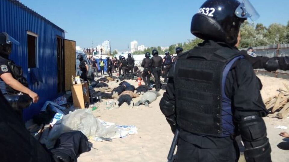 Полиция положила на землю охрану, которую нанял застройщик, утверждает "СтопКор"