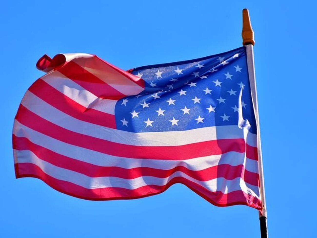 Постійні посвідки на проживання у США щорічно отримує приблизно мільйон осіб