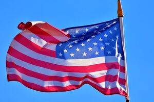 Постійні посвідки на проживання у США щорічно отримує приблизно мільйон осіб