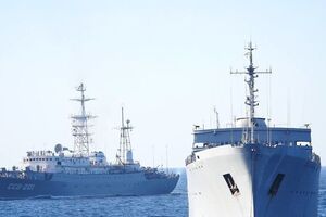 Російський корабель пішов на небезпечне зближення з українськими суднами