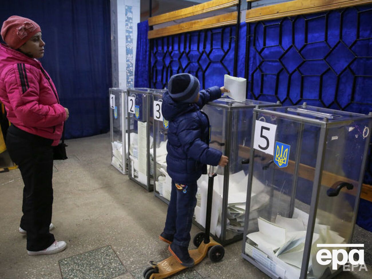 Кузьменко:&nbsp;Расшифровка кандидатами лозунгов, детализация обещаний&nbsp;&ndash; вот на что нужно обращать внимание. Все-таки не хрена с горы &ndash; главнокомандующего избираем