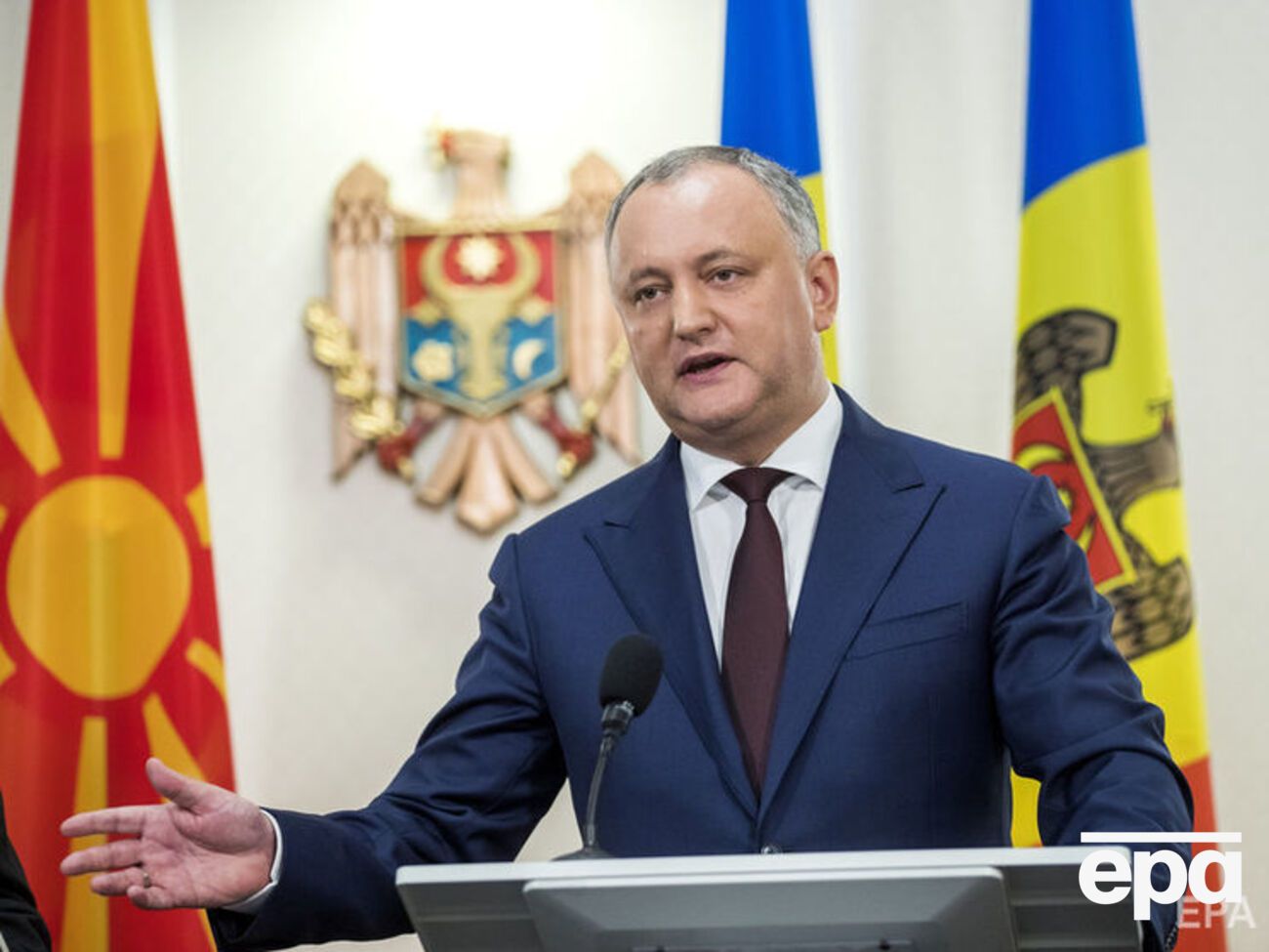 Суд відсторонив Додона