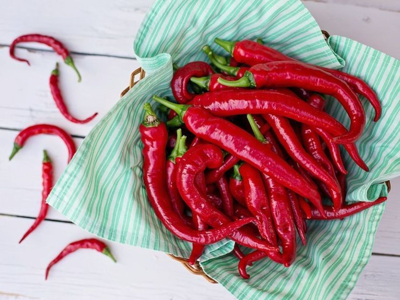 По концентрации витамина С острый красный перец превосходит цитрусовые