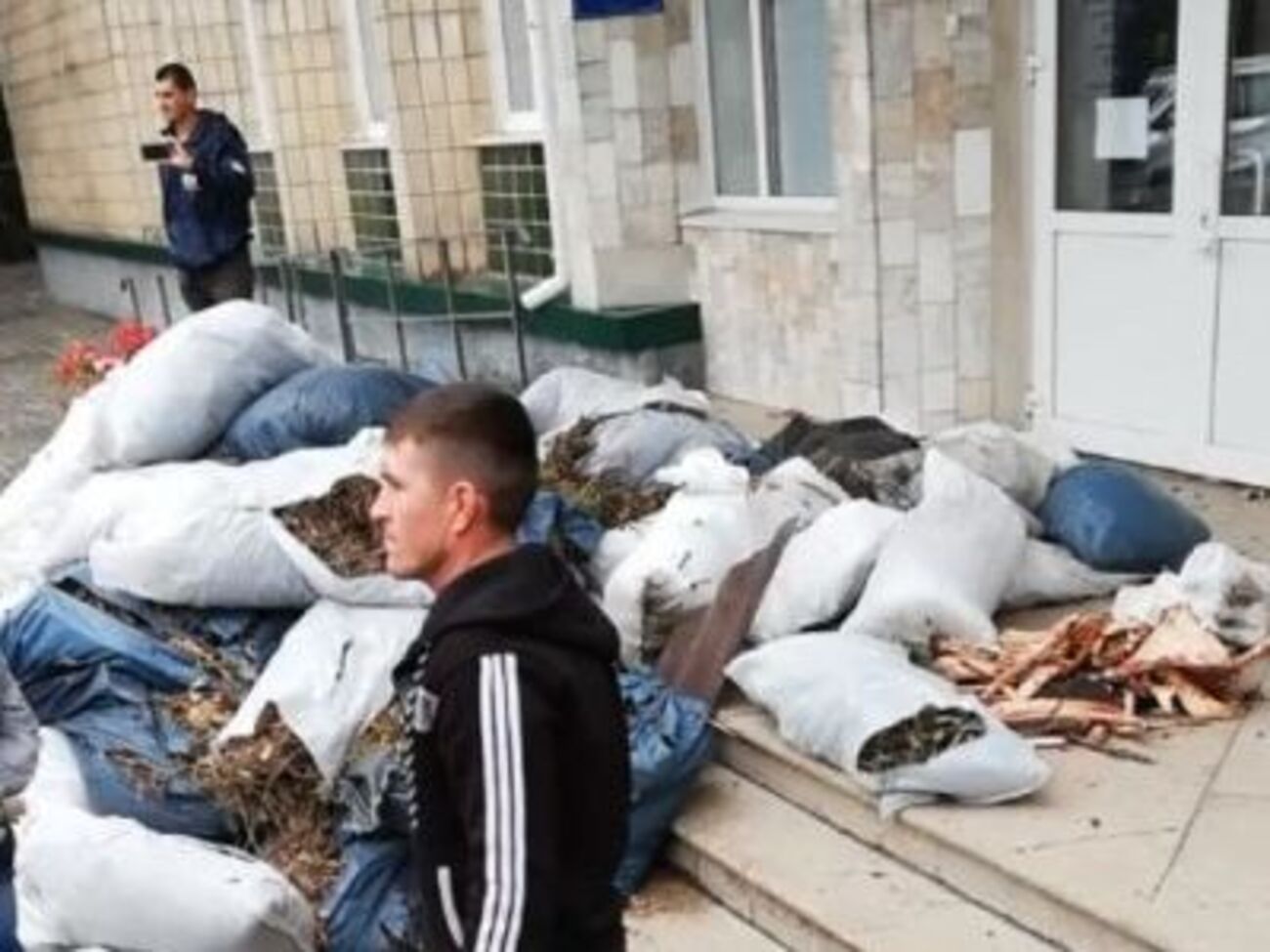 Активисты призвали власти проконтролировать уборку мусора в городе