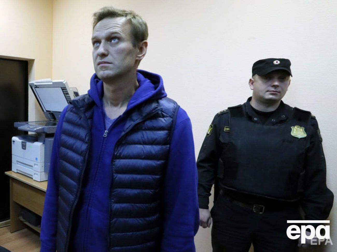 Навальный вышел из-под ареста и вновь попал под суд