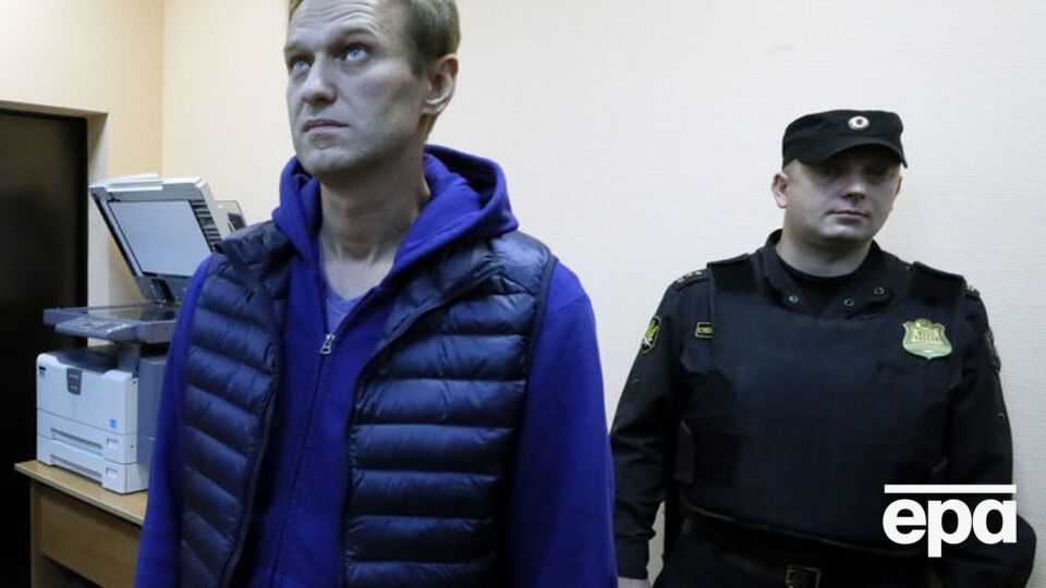 Навальний вийшов із-під арешту і знову потрапив під суд