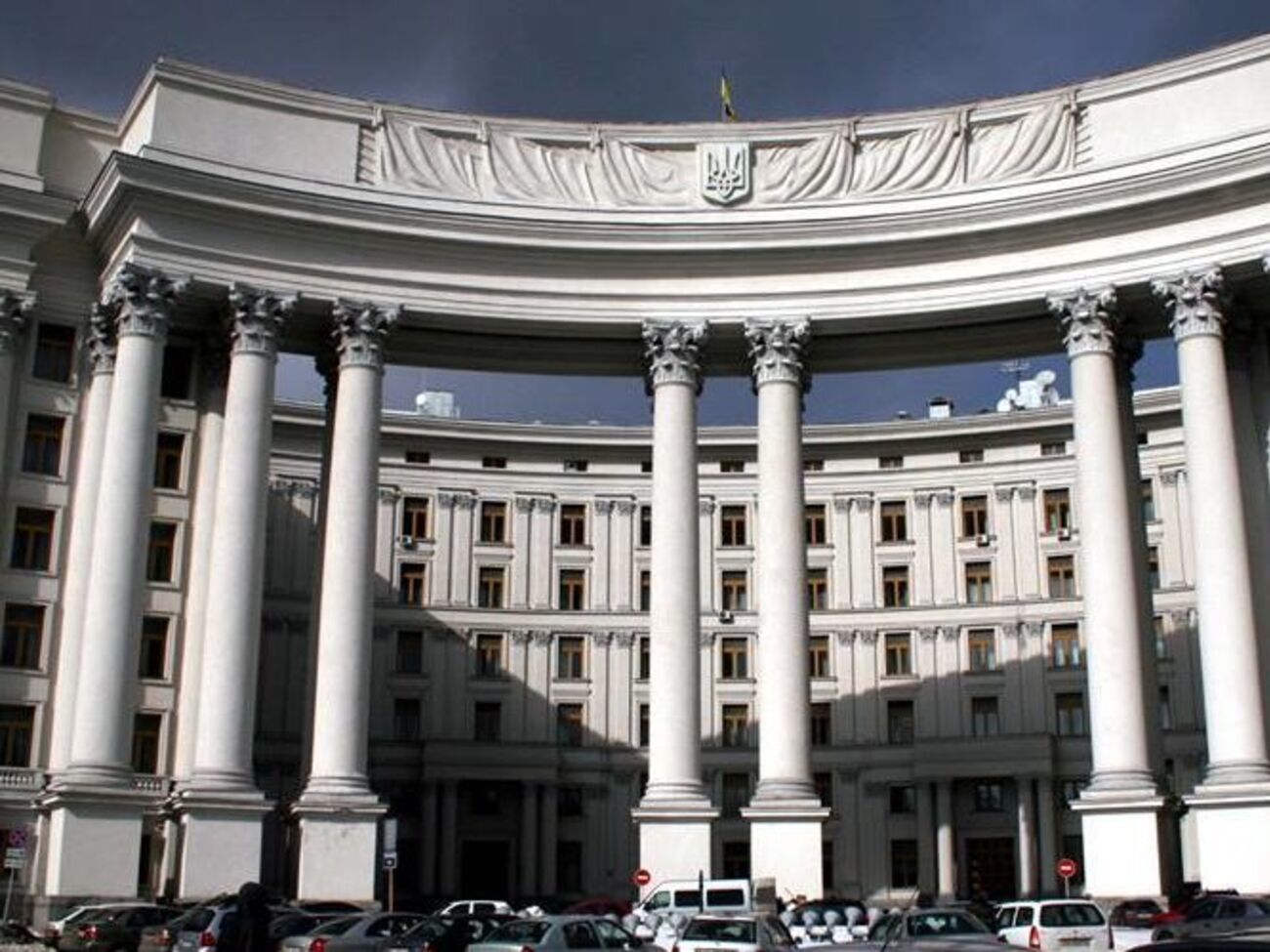 МЗС доручило посольству в Нігерії з'ясувати інформацію про українця, якого утримують пірати