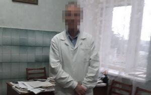 Врача задержали на взятке