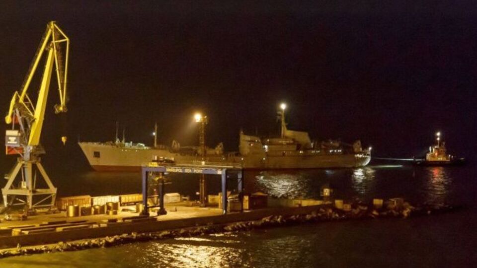 "Донбас" і "Корець" прибули до Маріуполя ввечері 24 вересня