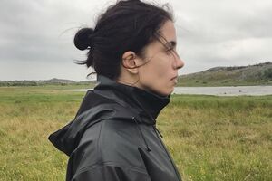 Толоконникова: Два человека, до боли похожих на российских эшников, начали ошиваться напротив места, где мы остановились