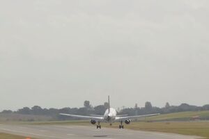 С первого раза самолету не удалось приземлиться