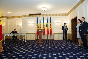 Двоє міністрів розпочали виконання обов'язків, незважаючи на відмову Додона затверджувати їхні кандидатури