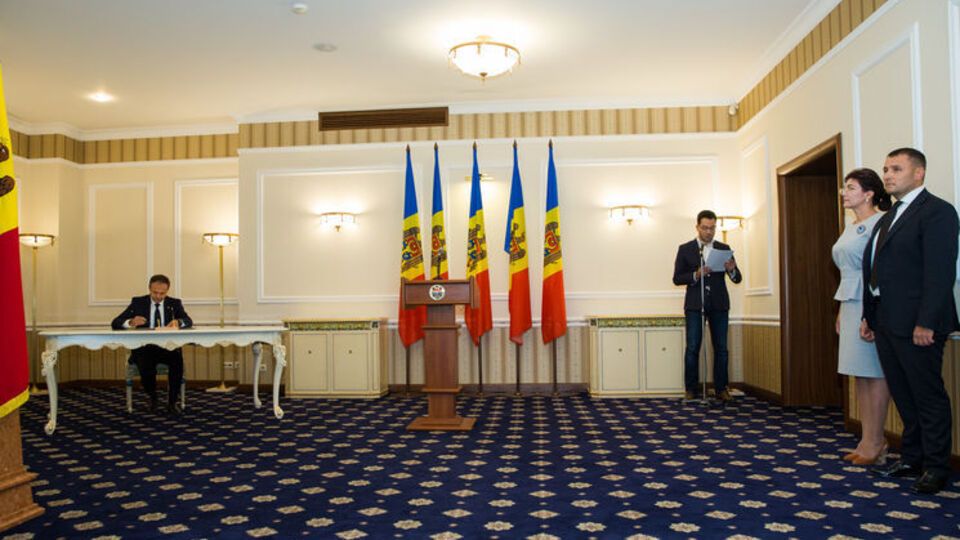 Двоє міністрів розпочали виконання обов'язків, незважаючи на відмову Додона затверджувати їхні кандидатури