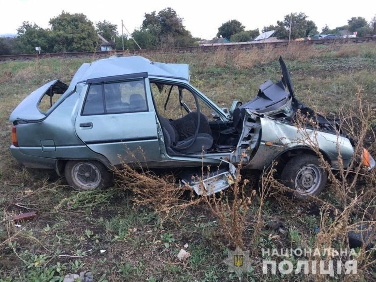 Водій хотів проїхати залізничні колії під попереджувальні сигнали семафора, що працювали
