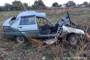 Водій хотів проїхати залізничні колії під попереджувальні сигнали семафора, що працювали
