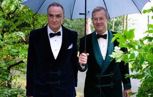 Маунтбаттен (справа) и Койл официально оформили свои отношения