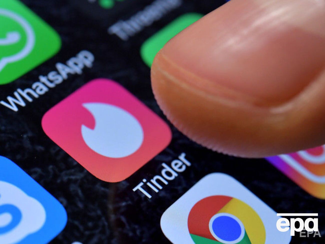 Tinder – приложение для мобильных платформ Android и Apple iOS, предназначенное для романтических знакомств