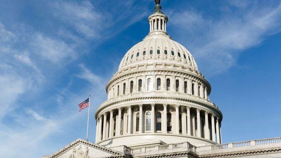 После одобрения Палатой представителей закон должен подписать президент США