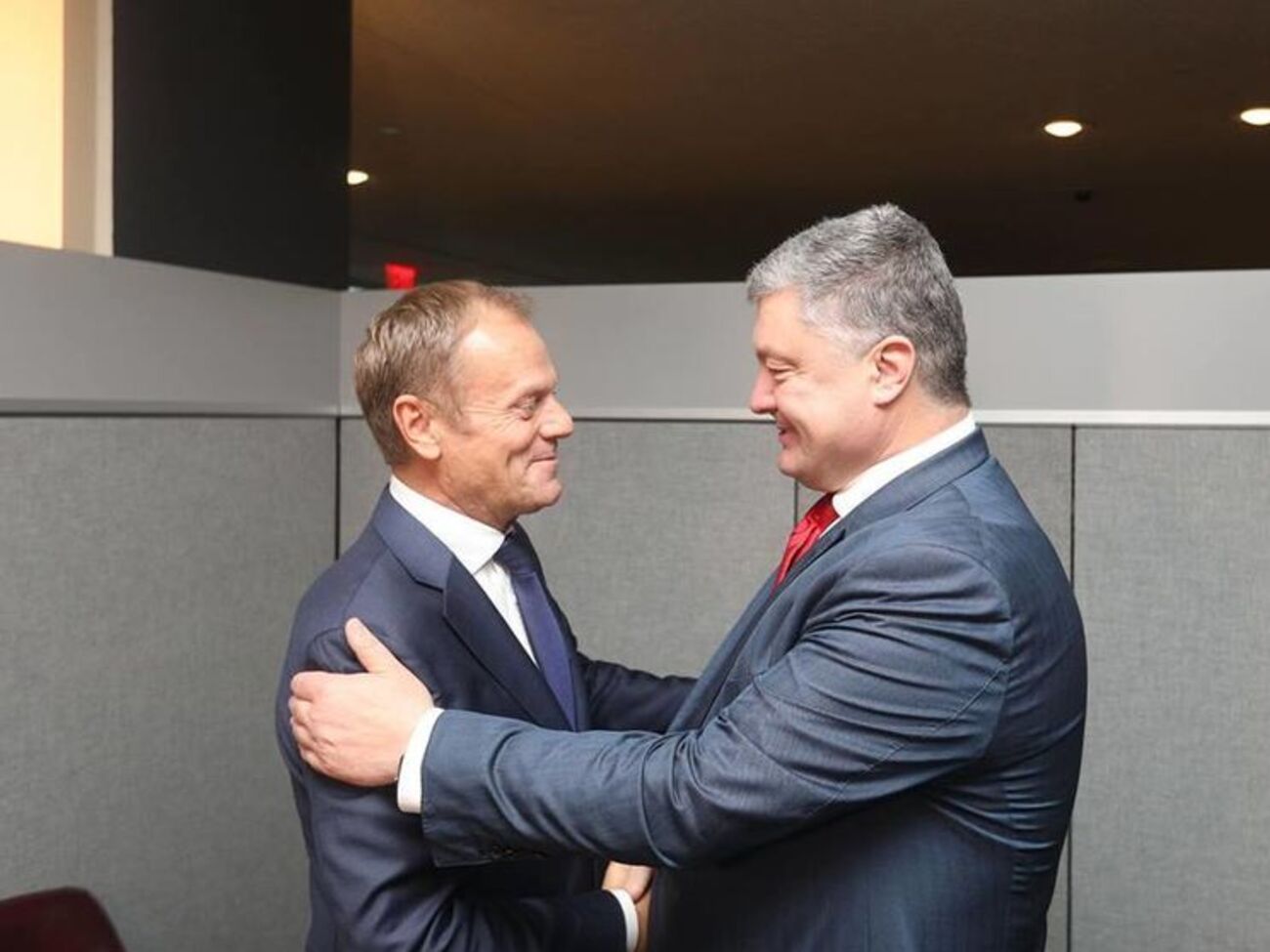 Порошенко, зокрема, провів зустріч із главою Ради ЄС Дональдом Туском