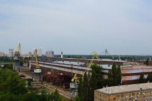 Завод спеціалізується на будівництві буксирних пароплавів, морських риболовецьких траулерів, корпусів транспортних суден, а також кораблів для ВМС України