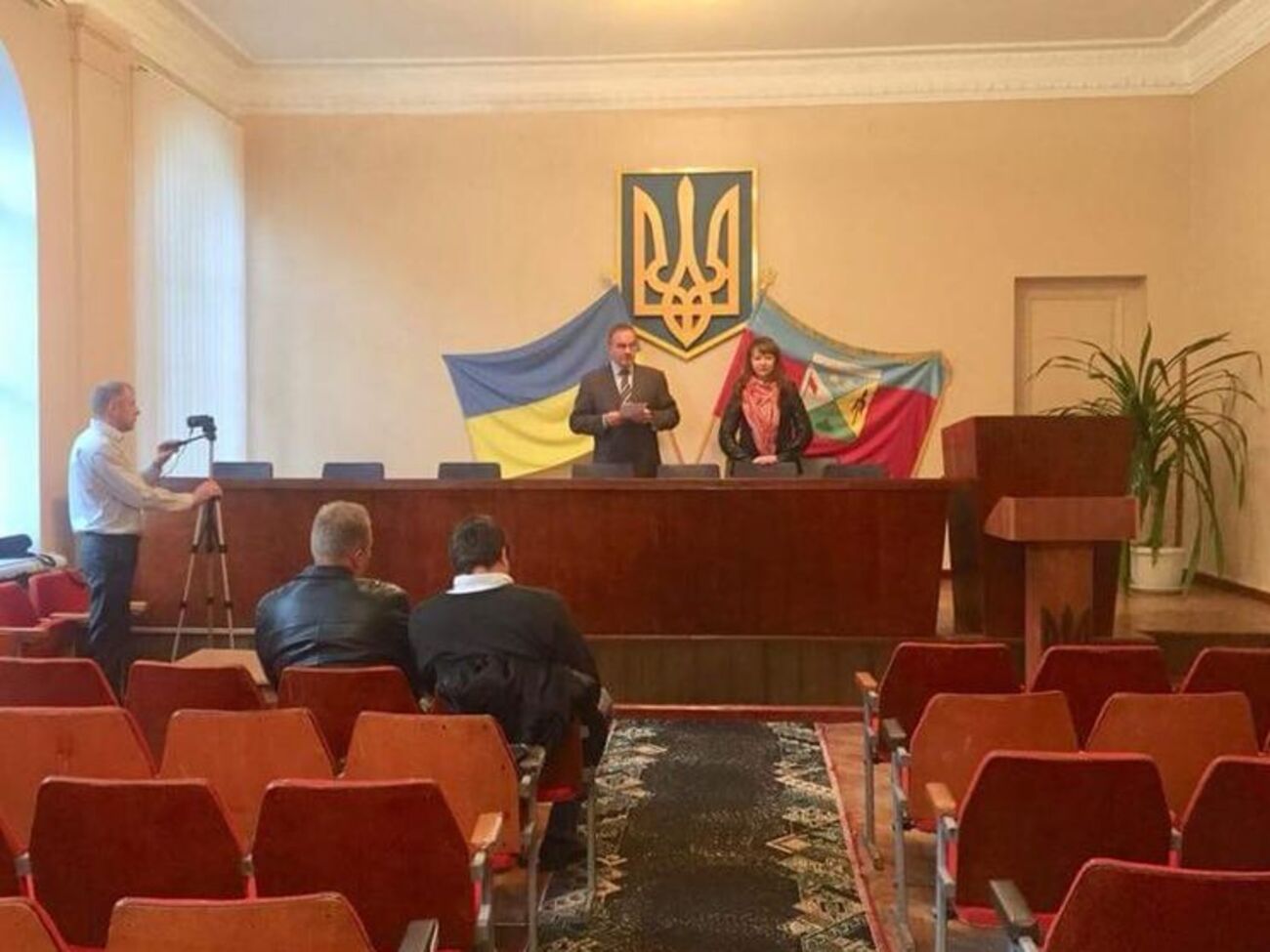 На очередную сессию Глуховского горсовета пришло два депутата