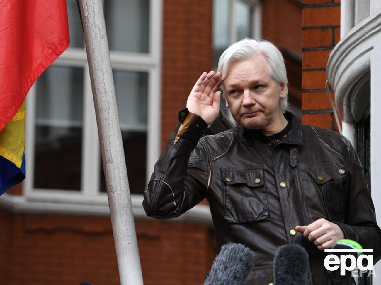 Ассанж с 2012 года живет на территории посольства Эквадора в Лондоне