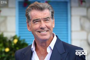 Броснан позировал в качестве модели