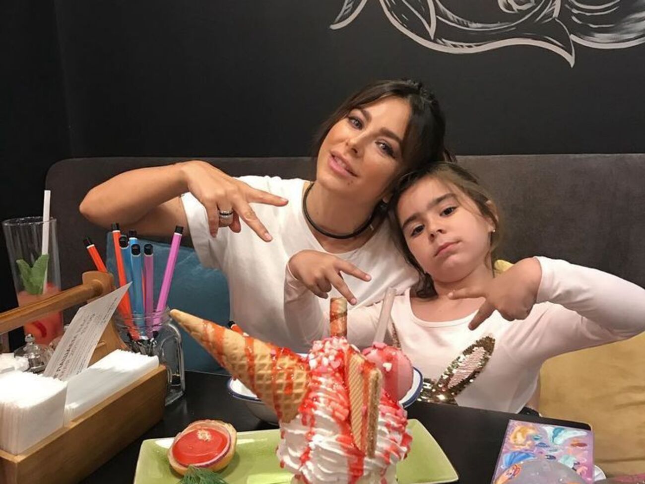 Ани Лорак приняла поздравления дочери