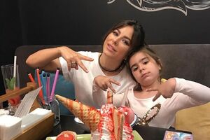 Ани Лорак приняла поздравления дочери