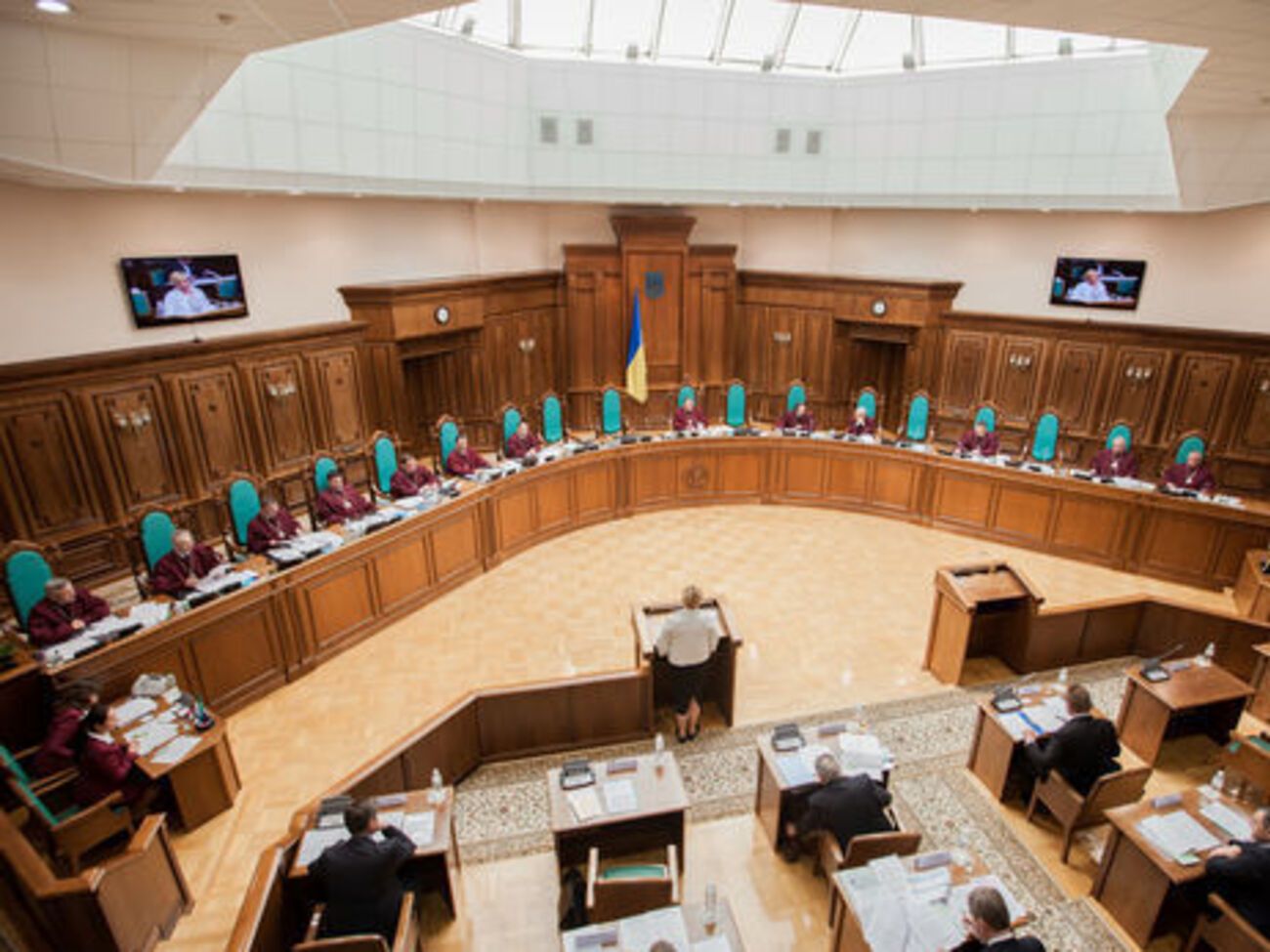 Рада просить суд перевірити проект закону щодо відповідності ст. 157 і 158 Конституції