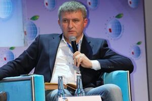 Маленька Угорщина може дозволити собі наступальну політику, а ми навіть не усвідомлюємо, у які ігри з нами грають. Дії України передбачувані