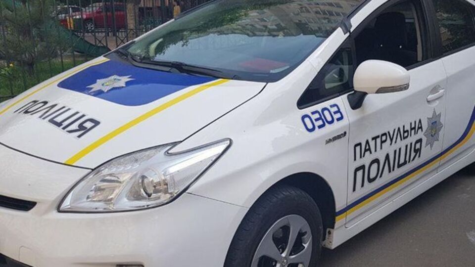 Поліція розшукує водія, який збив дитячий візочок