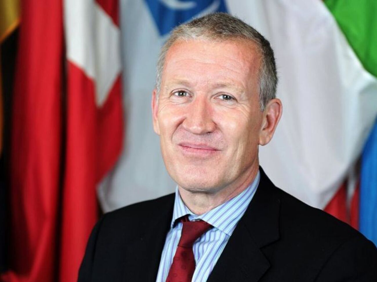 Этерингтон вступит в должность 31 октября