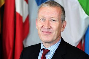 Этерингтон вступит в должность 31 октября