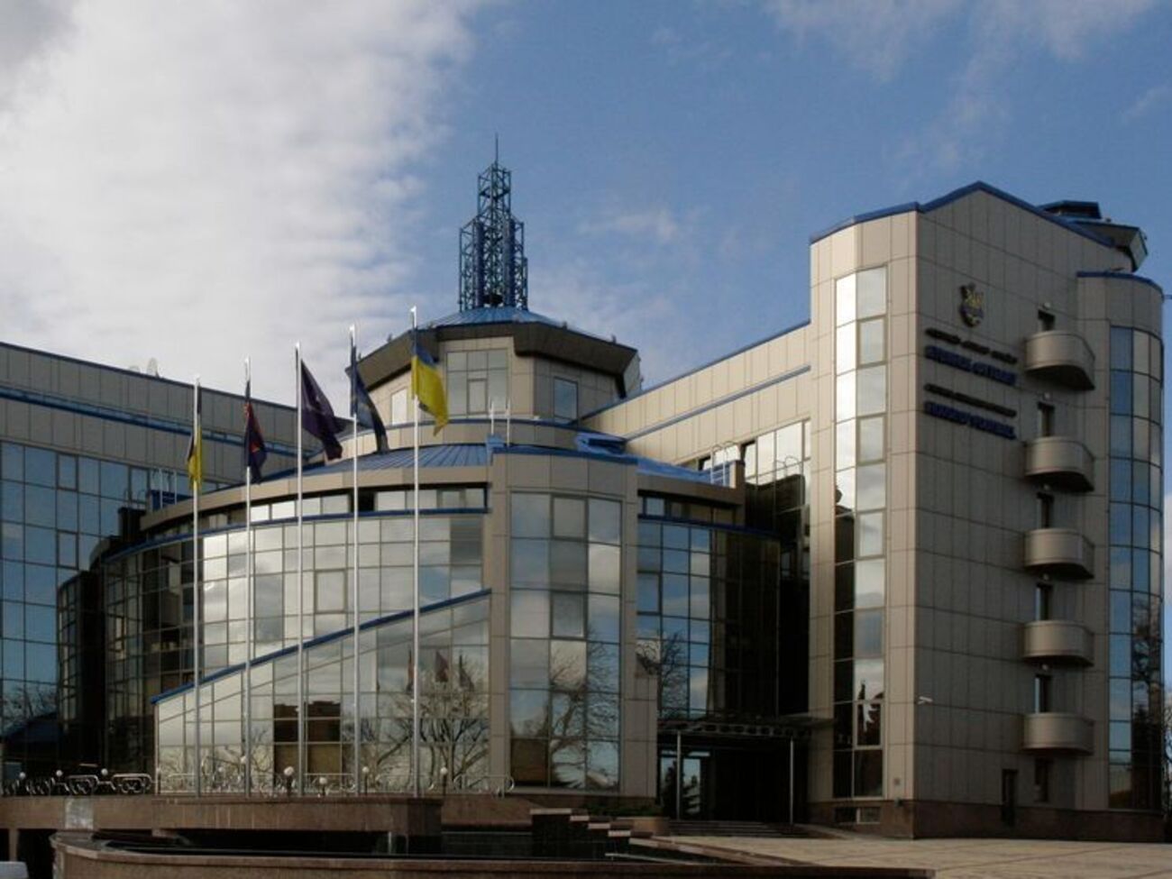 ФФУ должна возместить ущерб, причиненный болельщиками