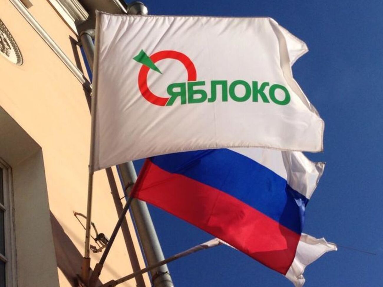 Бюро партии считает, что Сенцова должен помиловать президент РФ