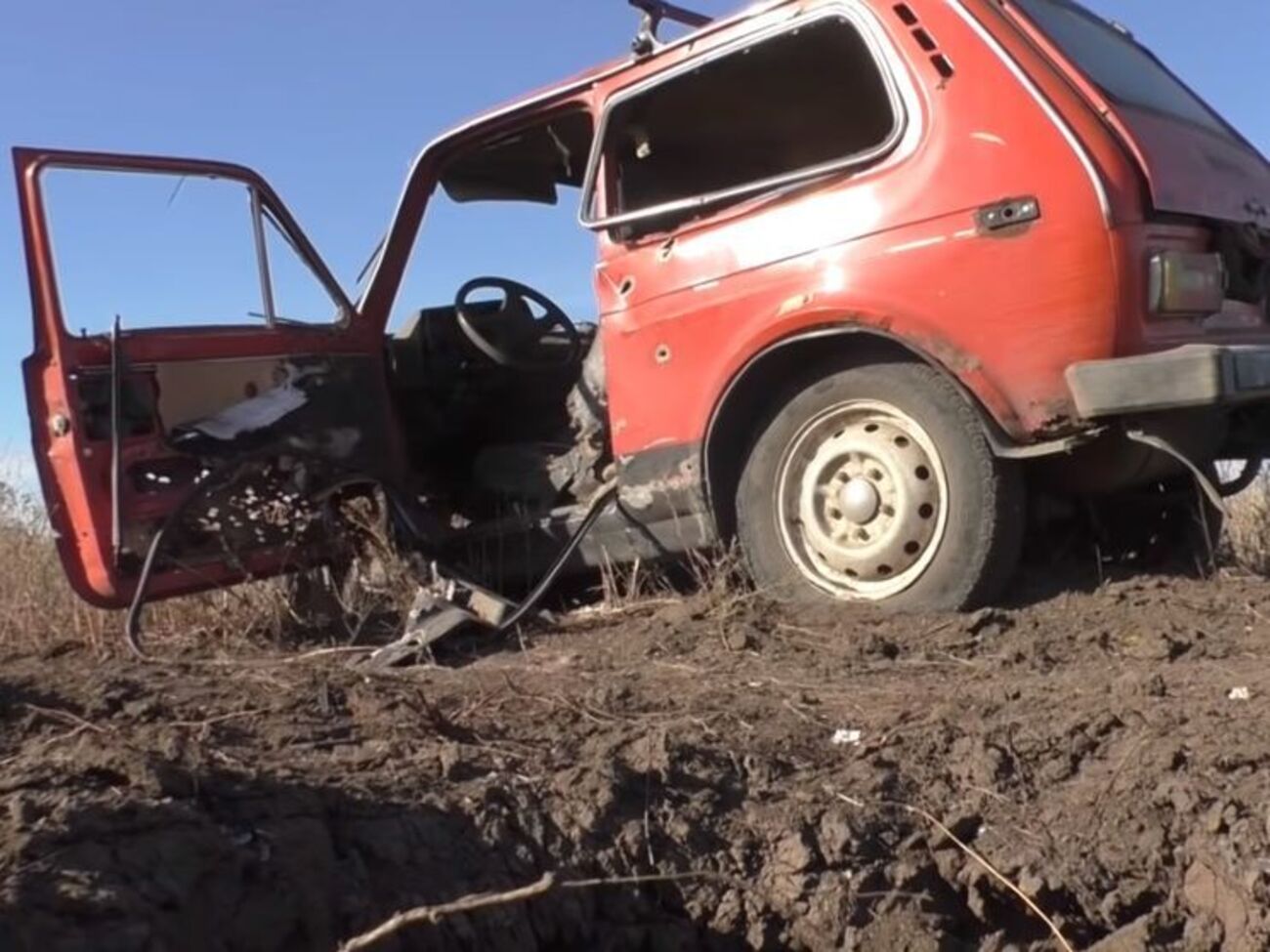 Автомобиль "Нива", в котором ехали боевики