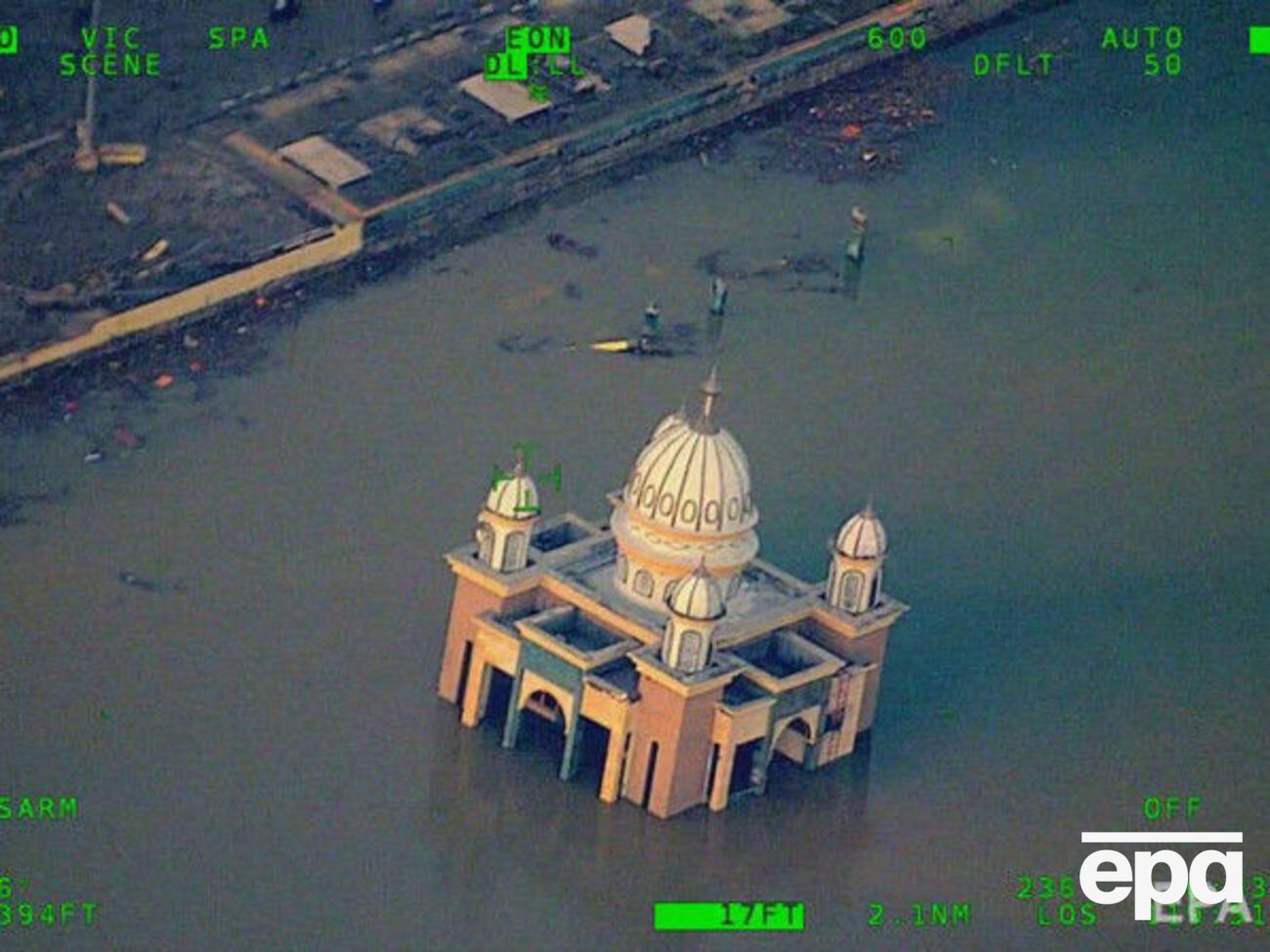 В Индонезии произошли землетрясение и цунами, около 400 погибших. Фоторепортаж