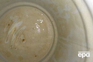 Макеевка. Ведро, в котором сутки отстаивалась вода из-под крана