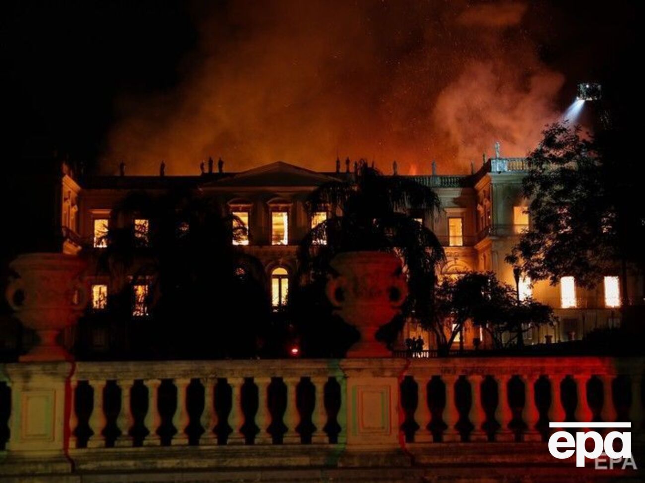 Пожежу гасили протягом усієї ночі