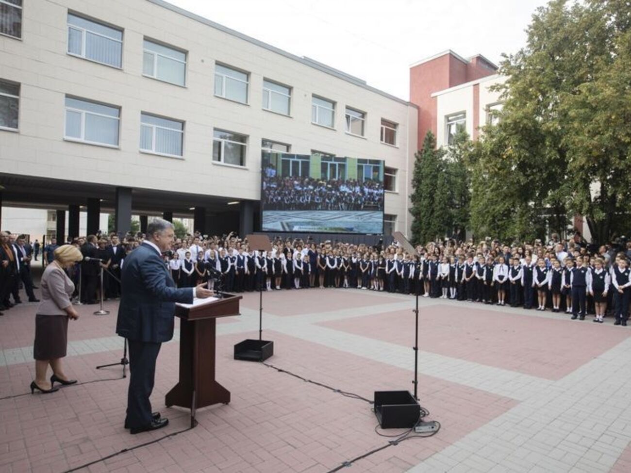 Порошенко выступил на линейке в Киеве