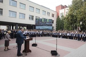 Порошенко виступив на лінійці в Києві