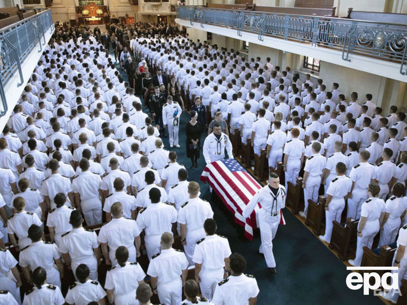 В США похоронили Маккейна. Фоторепортаж