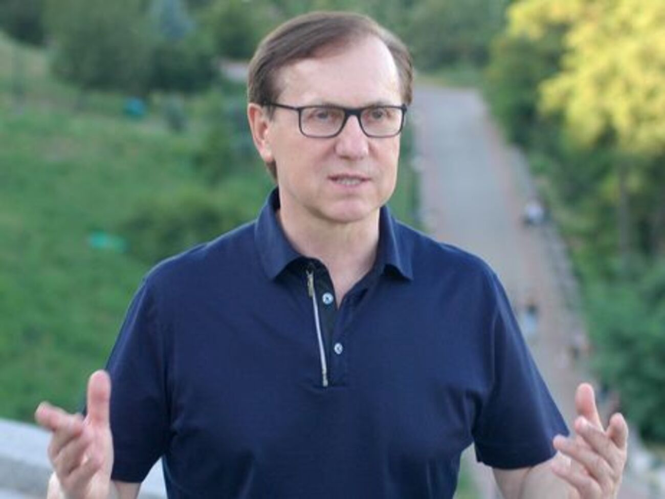 Багато хто з переселенців уважатиме, що в них узагалі відібрано право голосу. Це вигідно Банковій напередодні президентської і парламентської кампаній