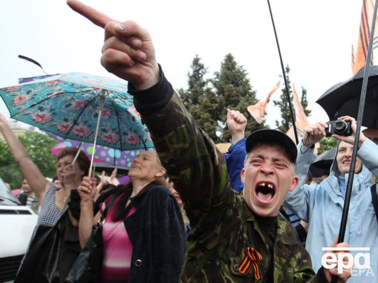 Пророссийские митинги в Луганске весной 2014 года посещали как местные жители, так и приезжие из РФ, говорится в фильме